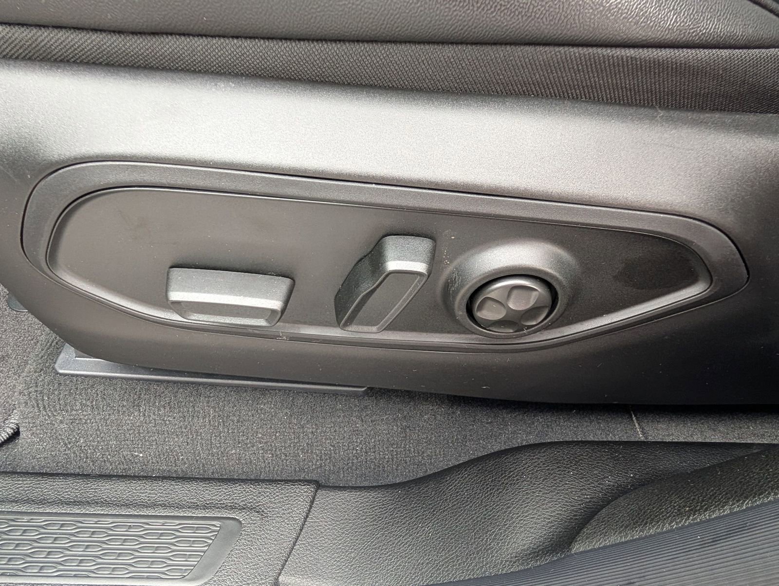 New 2025 Jeep Grand Cherokee L Limited image 10