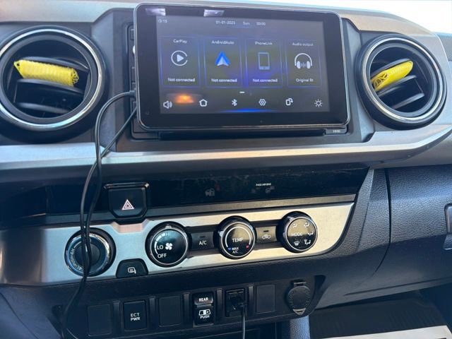 Used 2018 Toyota Tacoma SR5 AWD/4WD image 18