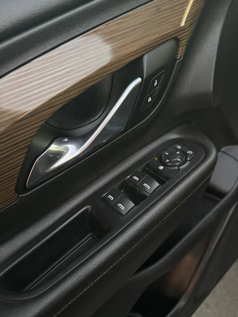 Used 2021 GMC Terrain SLE w/ Driver Convenience Package image 10