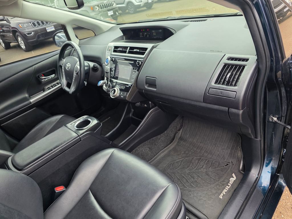 Used 2017 Toyota Prius V Five w/ Carpet Mat Package image 22