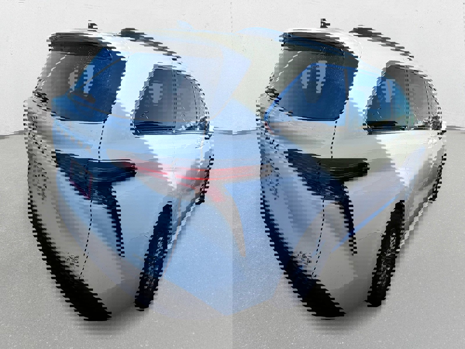 Used 2021 Toyota Sienna LE image 5