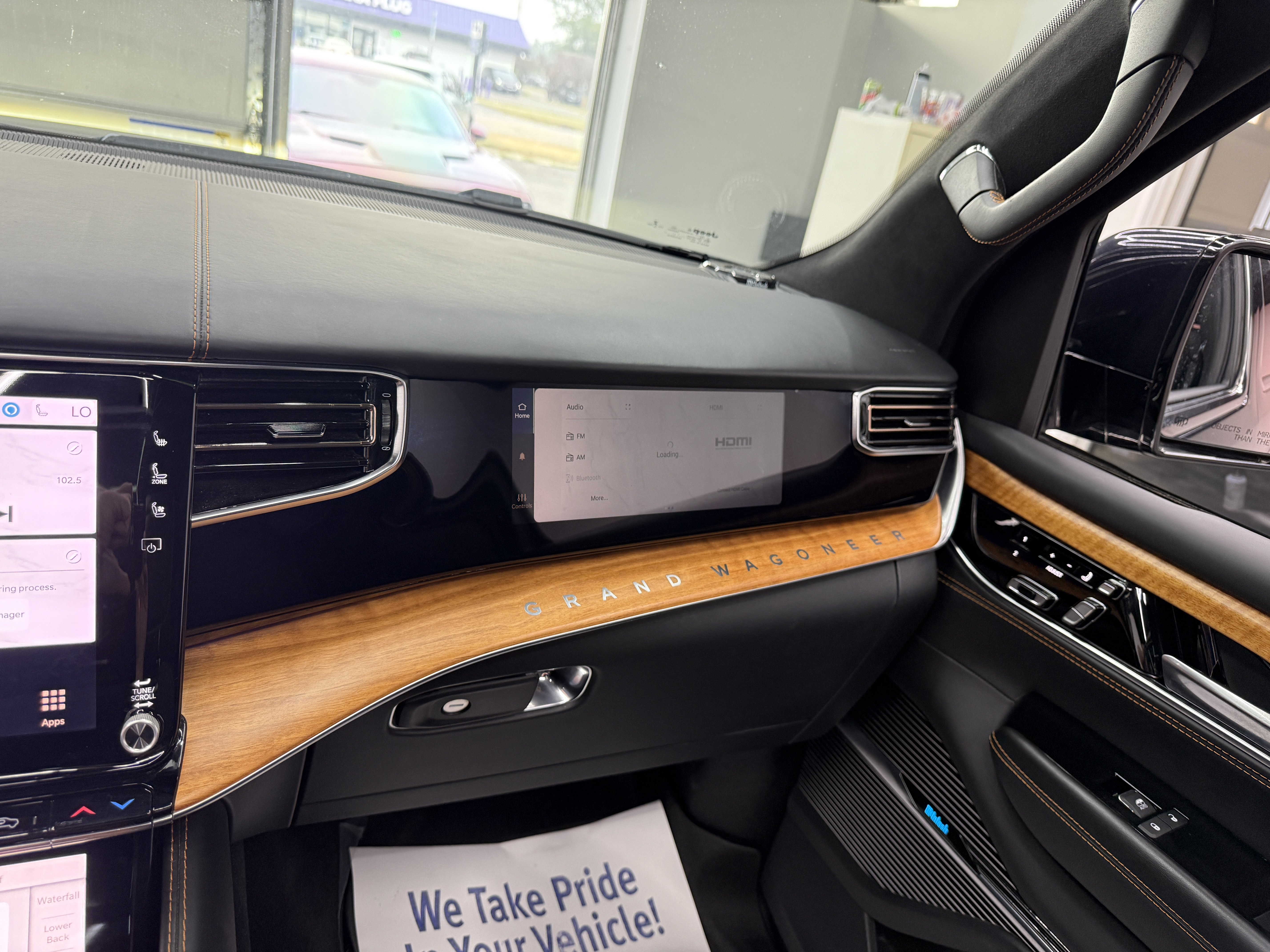 Used 2022 Jeep Grand Wagoneer Series III w/ Rear-Seat Entertainment Group AWD/4WD image 19