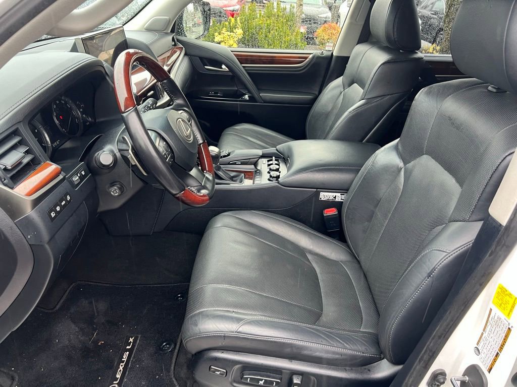 Used 2021 Lexus LX 570 4WD w/ Luxury Package image 13