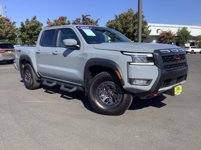 Used 2025 Nissan Frontier PRO-4X AWD/4WD image 2