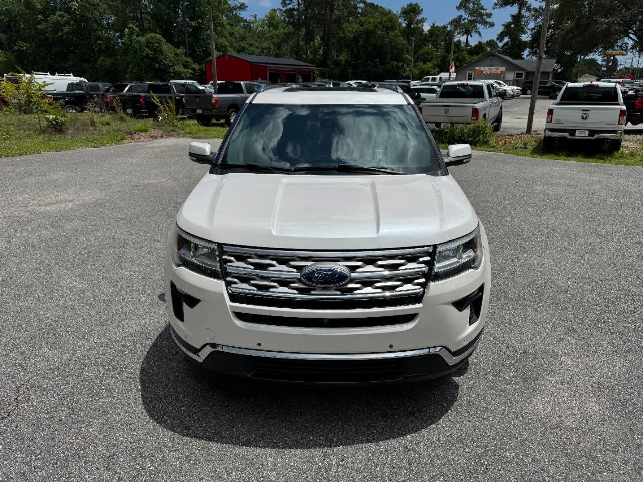 Used 2018 Ford Explorer Limited w/ Equipment Group 301A AWD/4WD image 2