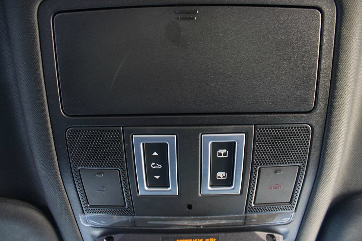 Used 2022 Land Rover Defender 110 X-Dynamic SE AWD/4WD image 38