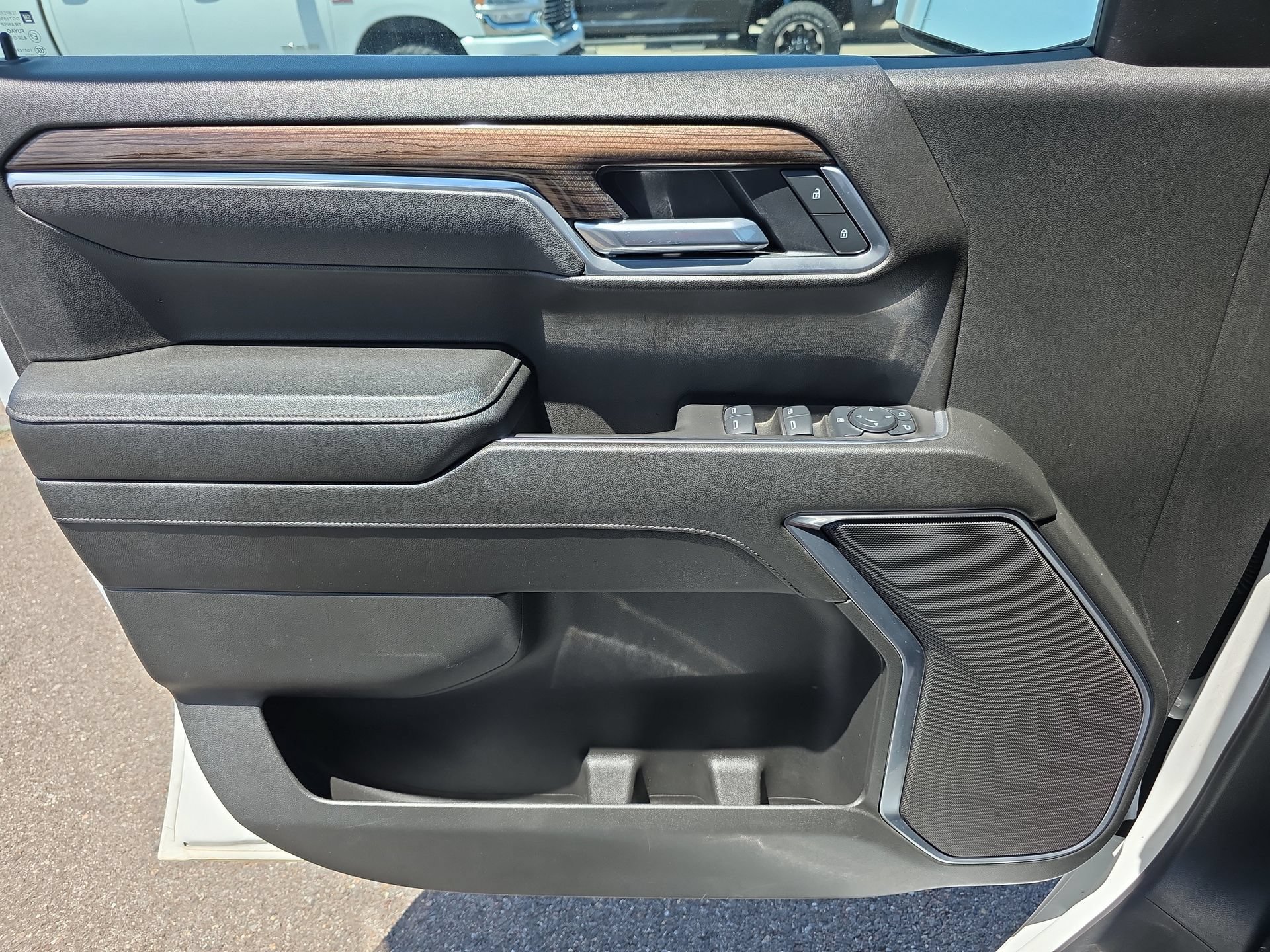 Used 2025 Chevrolet Silverado 1500 LT AWD/4WD image 17