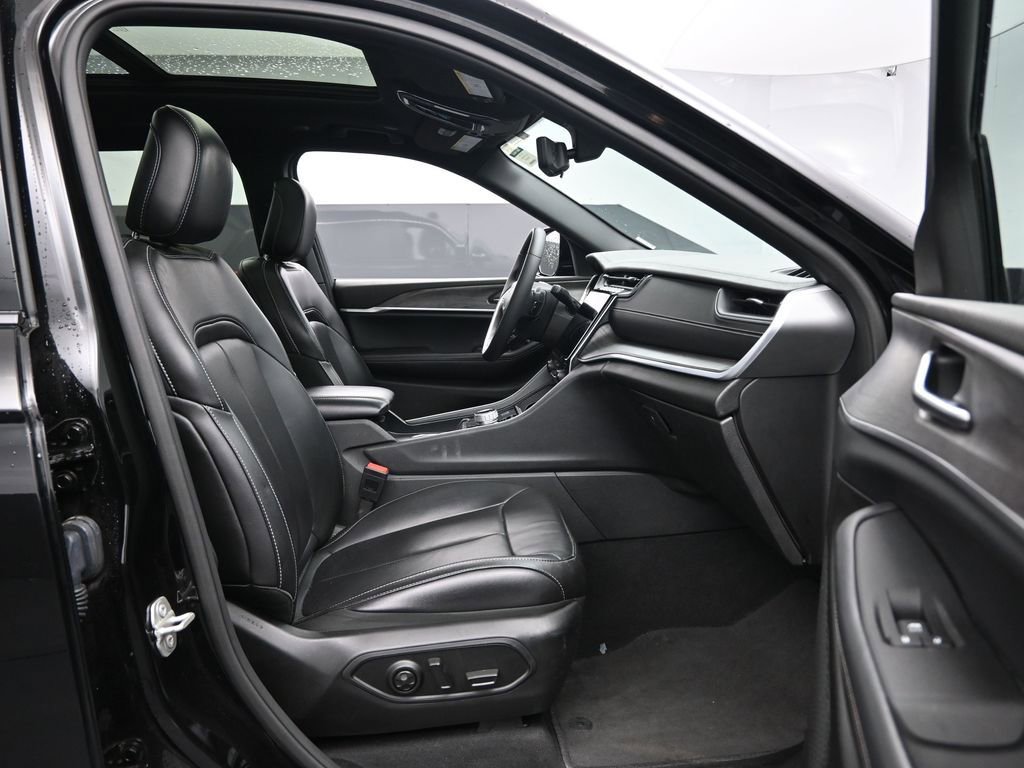 Used 2024 Jeep Grand Cherokee L Limited w/ Luxury Tech Group II image 35