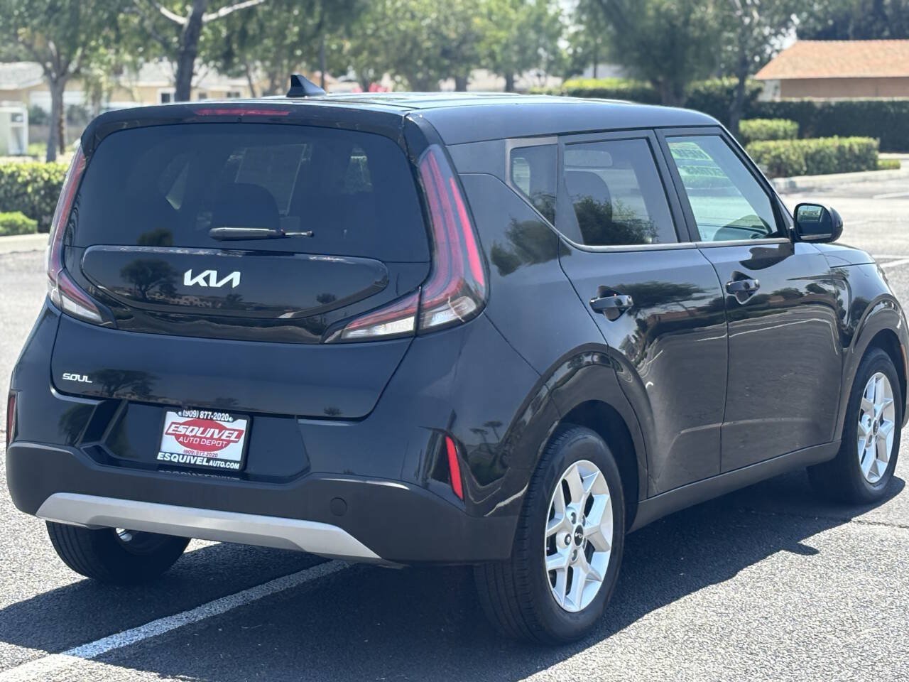Used 2023 Kia Soul LX w/ LX Technology Package FWD image 19