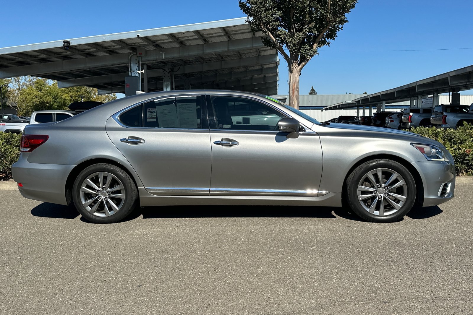 Used 2016 Lexus LS 460 w/ Comfort Package RWD image 3