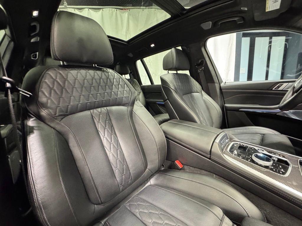 Used 2025 BMW X7 M60i image 31