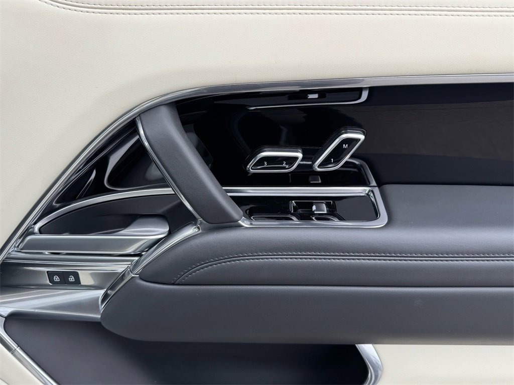 Used 2024 Land Rover Range Rover Long Wheelbase SE image 50