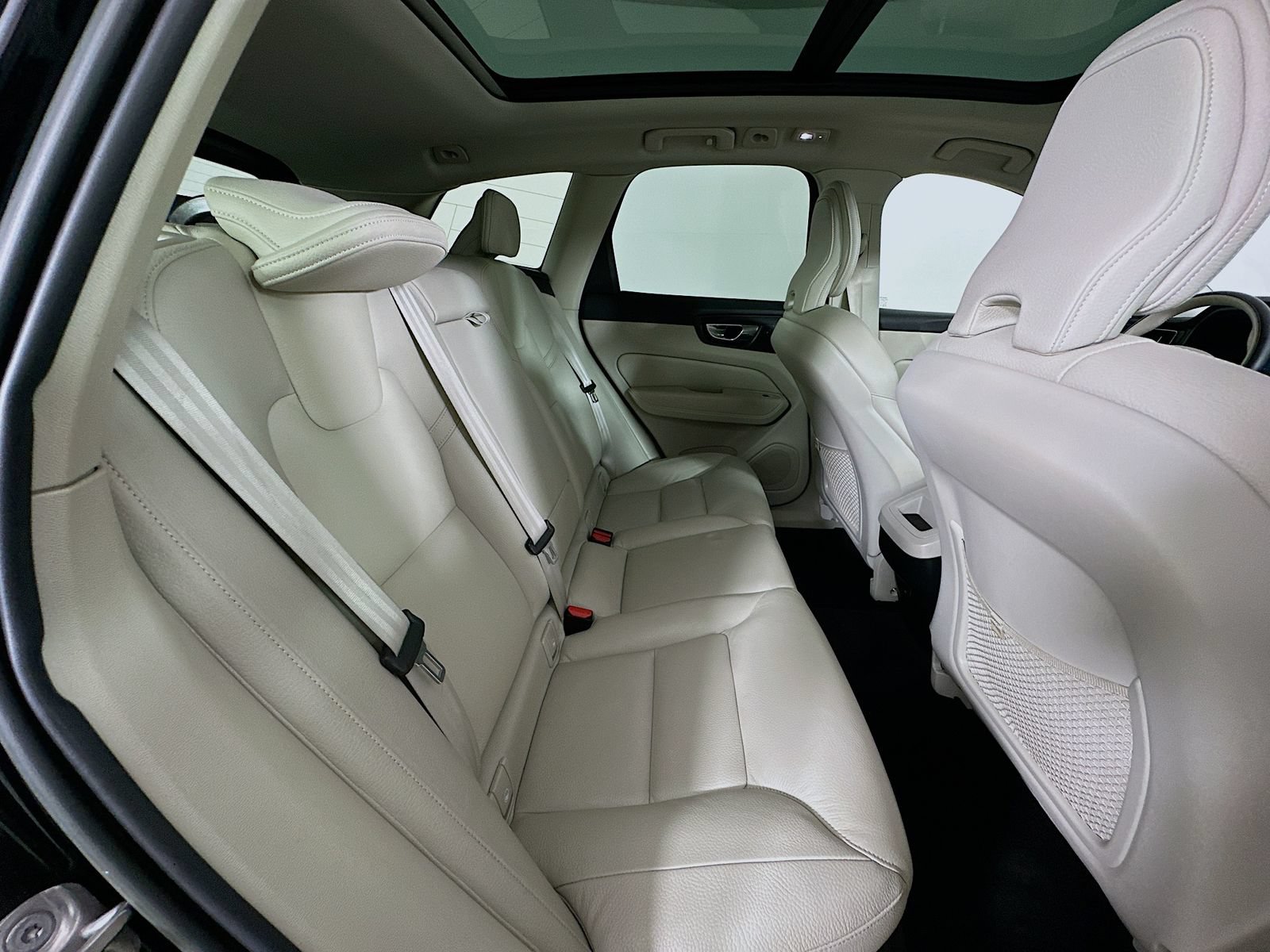 Used 2023 Volvo XC60 B5 Plus w/ Climate Package AWD/4WD image 40
