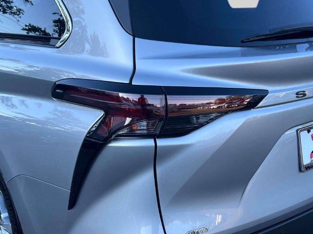 Certified 2024 Toyota Sienna XLE w/ XLE Plus Package AWD/4WD image 14