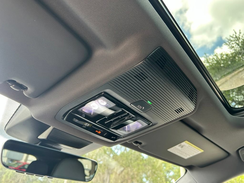 New 2026 Volkswagen Tiguan SE R-Line FWD image 28