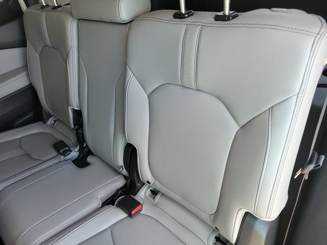 Used 2025 Honda Pilot Touring image 18