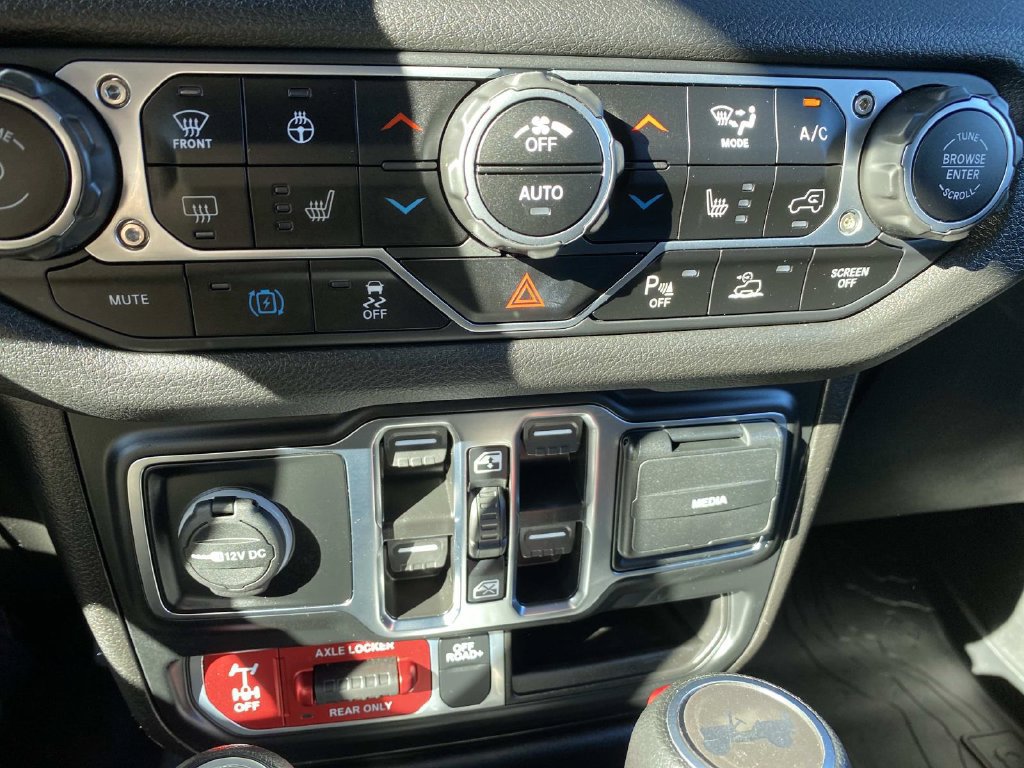 Certified 2024 Jeep Wrangler Unlimited AWD/4WD image 17