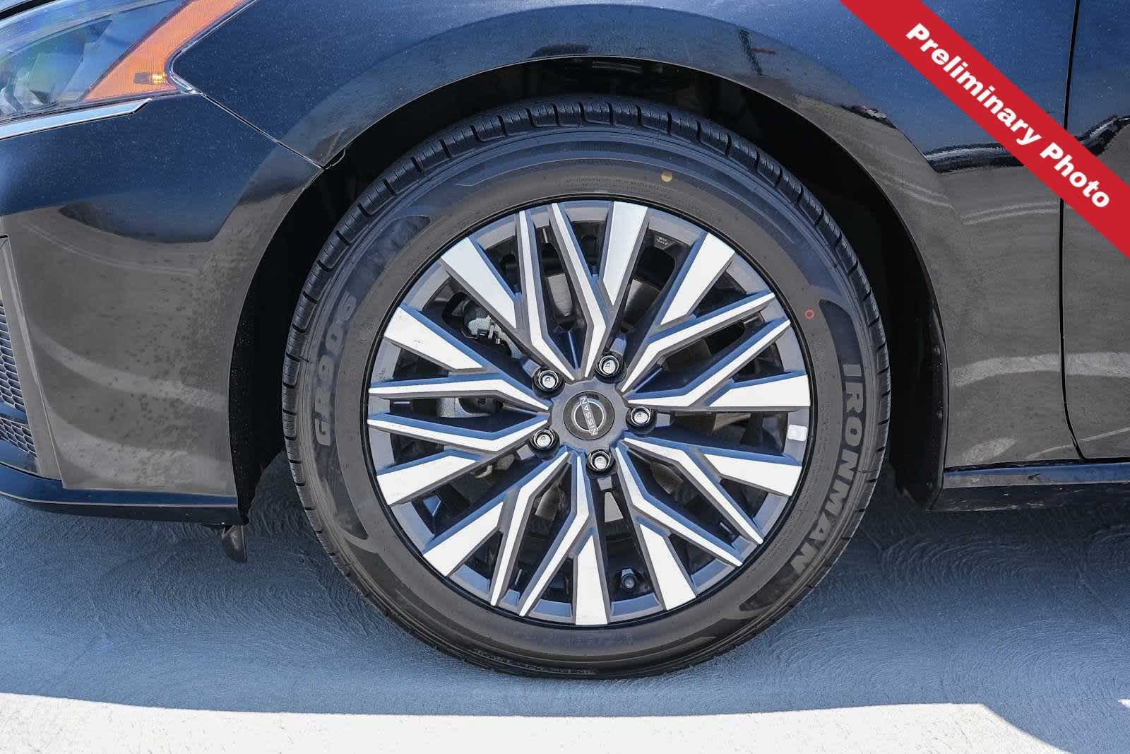 Used 2025 Nissan Altima 2.5 SV FWD image 12