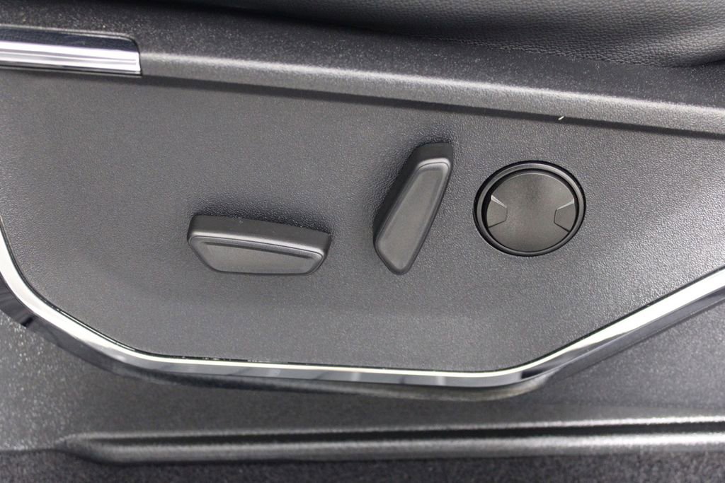 Used 2023 Ford F150 Lariat w/ Trailer Tow Package image 18