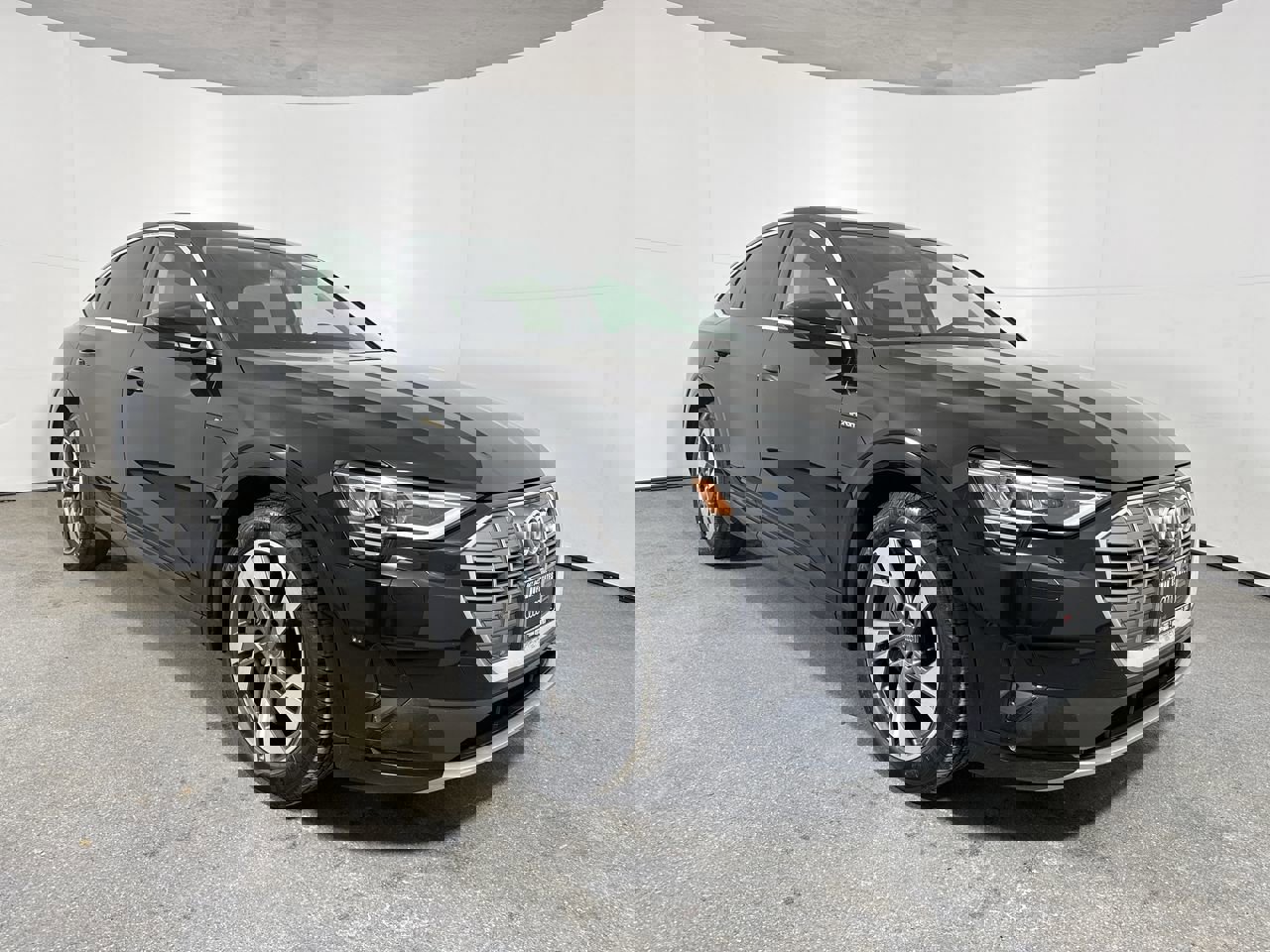 Used 2020 Audi e-tron Premium Plus image 4