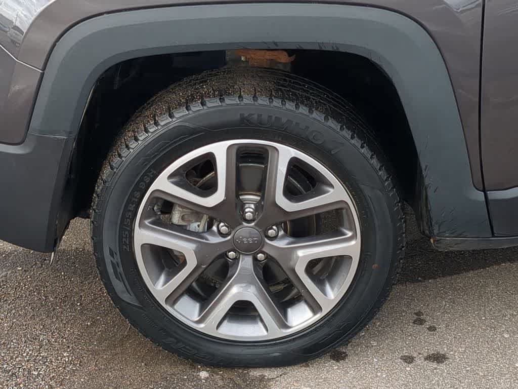 Used 2017 Jeep Renegade Latitude w/ Cold Weather Group AWD/4WD image 12