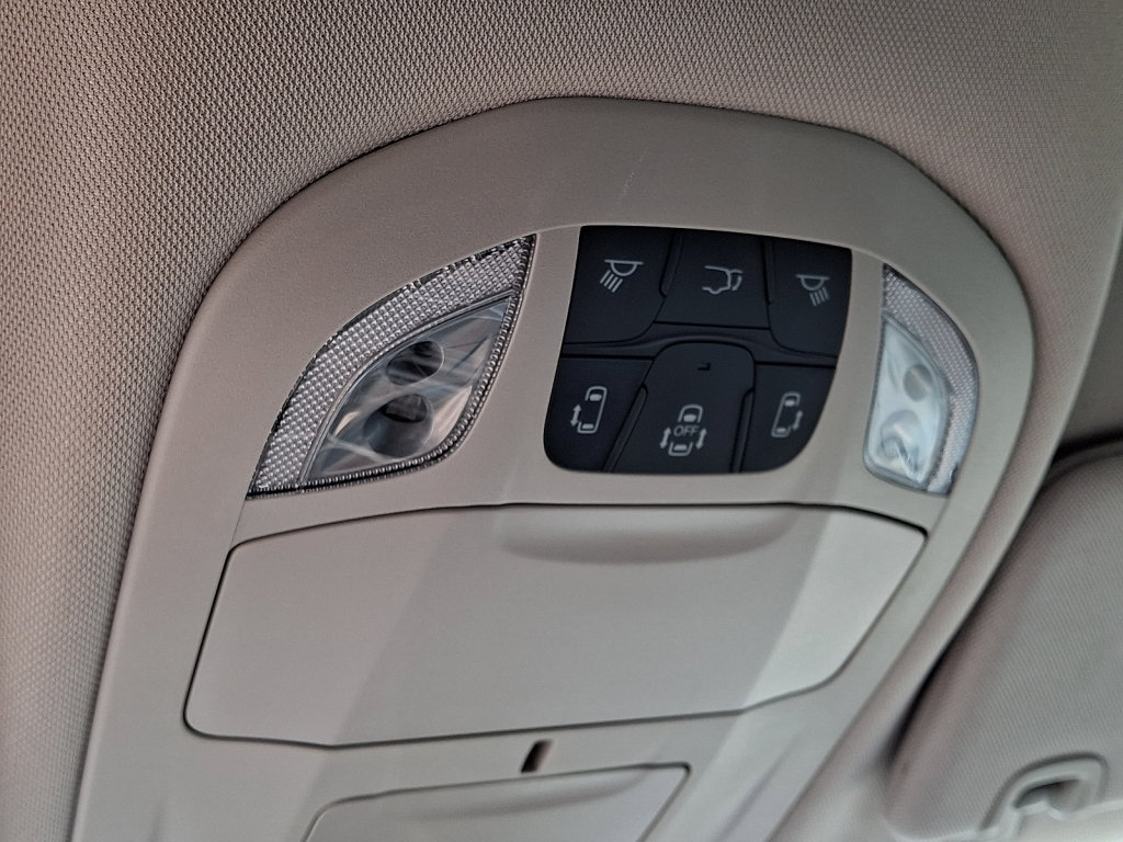 Used 2023 Chrysler Pacifica Touring-L w/ Uconnect Theater Family Group FWD image 32