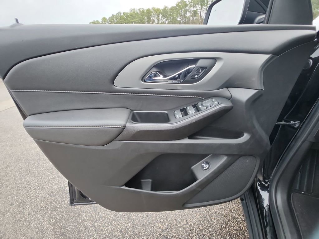 Used 2023 Chevrolet Traverse LT w/ Midnight/Sport Edition image 26