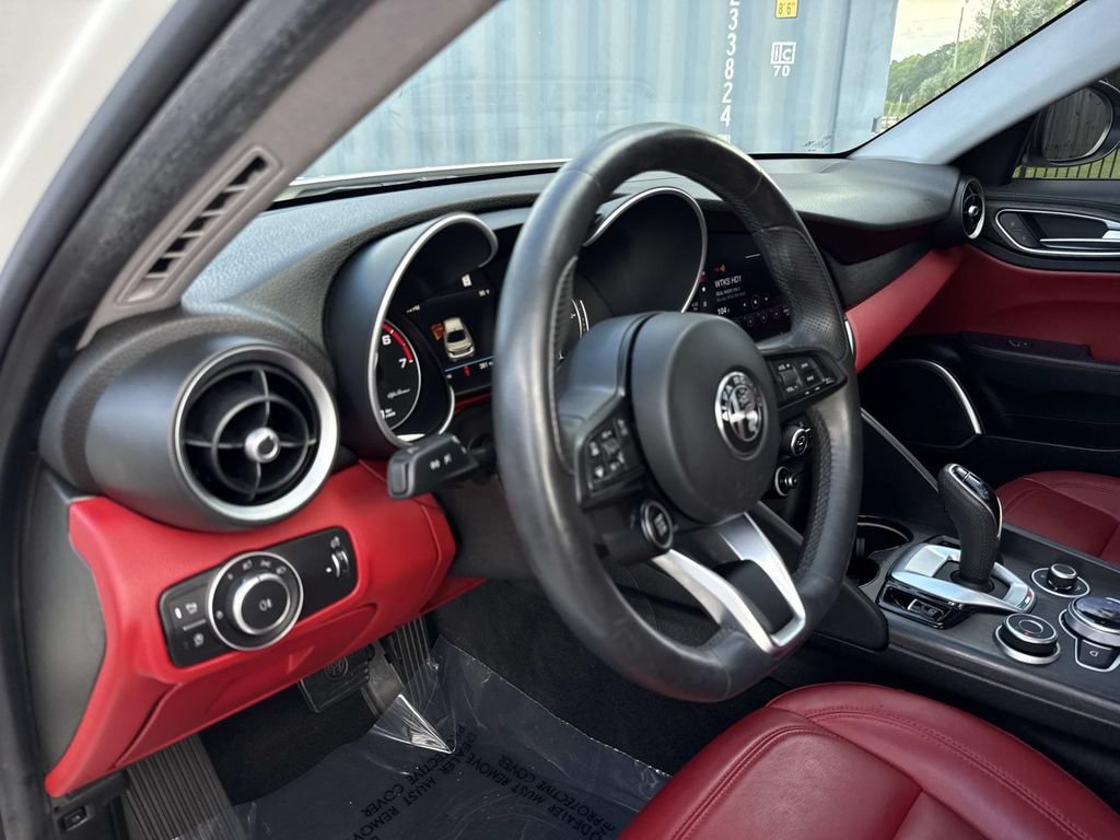 Used 2021 Alfa Romeo Giulia Ti w/ Nero Edizione RWD image 23