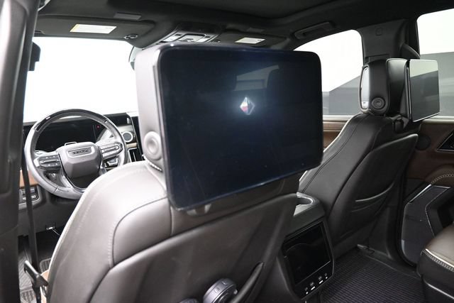 Used 2025 GMC Yukon Denali Ultimate AWD/4WD image 24