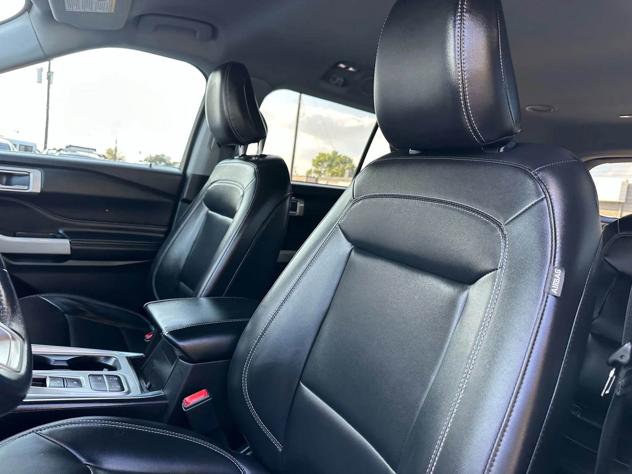 Used 2022 Ford Explorer XLT w/ Equipment Group 202A image 15