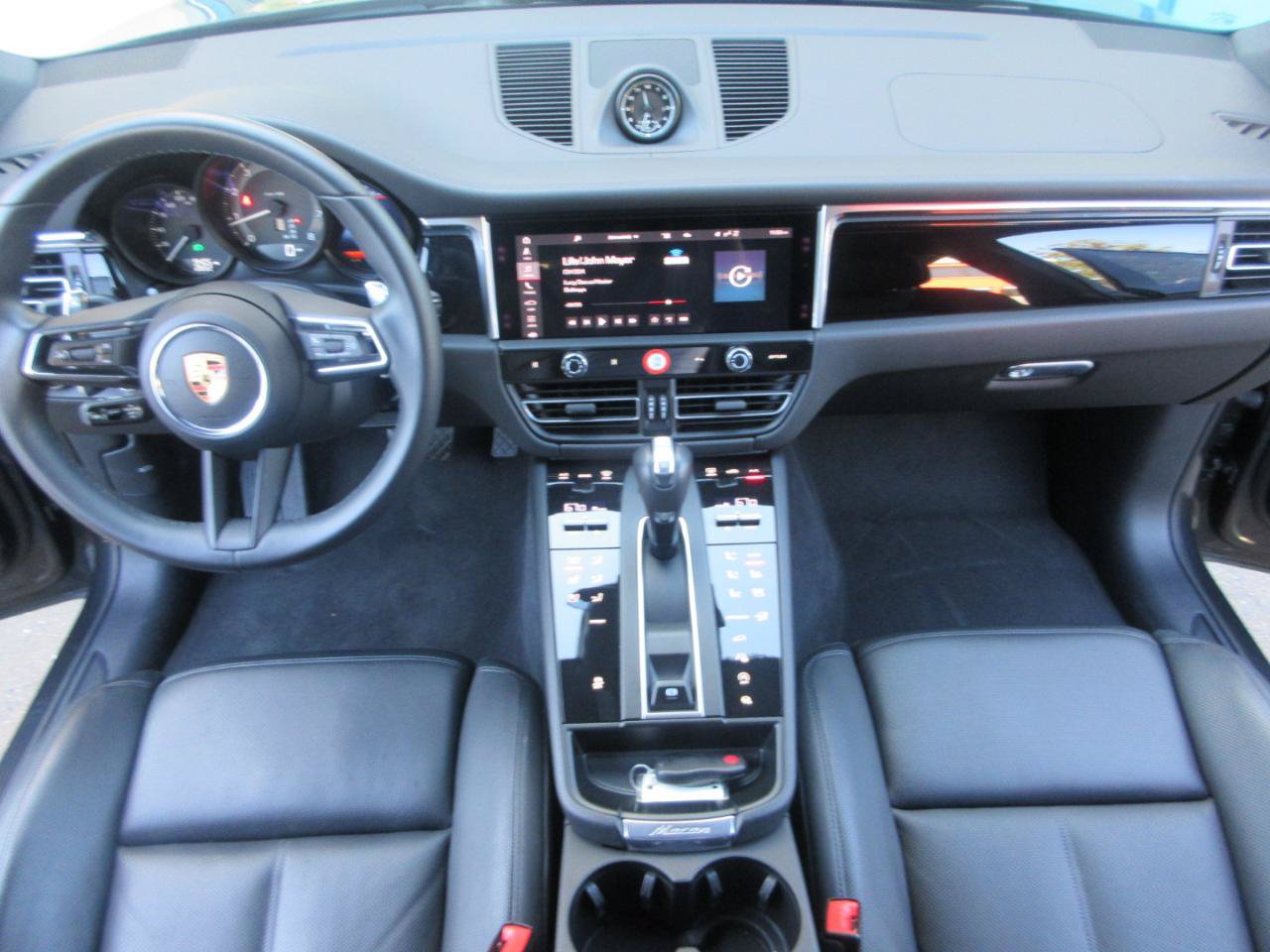 Used 2025 Porsche Macan w/ Premium Package Plus AWD/4WD image 20