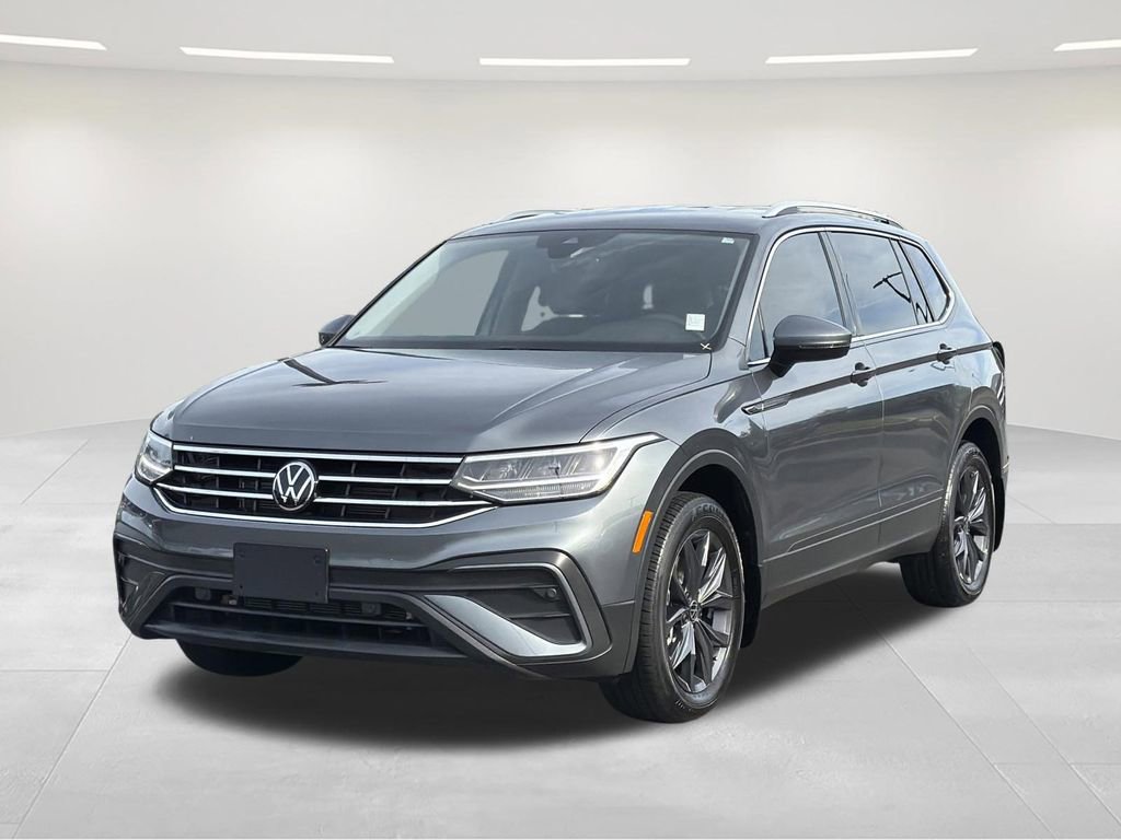 Used 2023 Volkswagen Tiguan SE FWD image 1