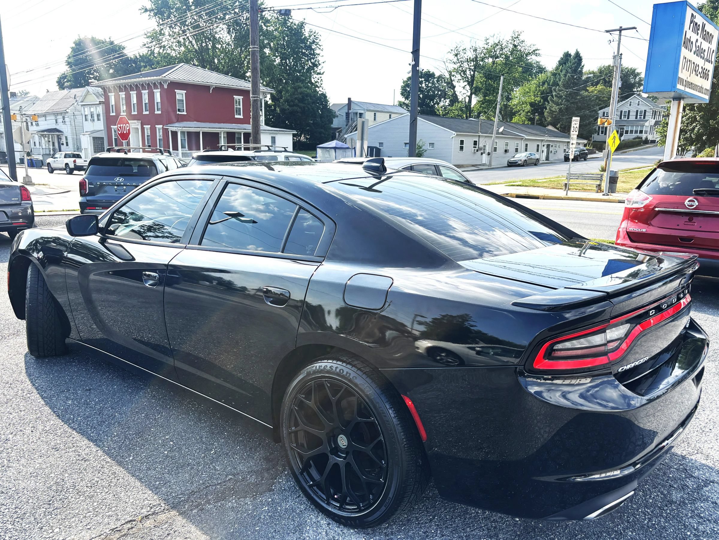 Used 2015 Dodge Charger SXT RWD image 4