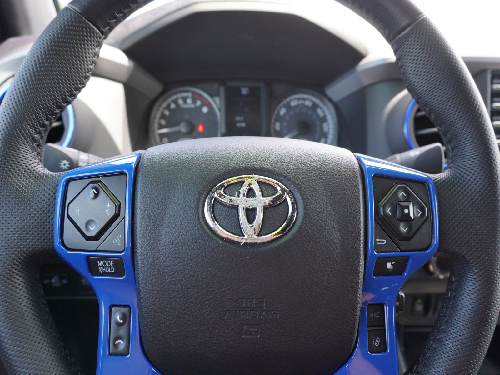 Used 2022 Toyota Tacoma TRD Off-Road w/ TRD Premium Off Road Package AWD/4WD image 23