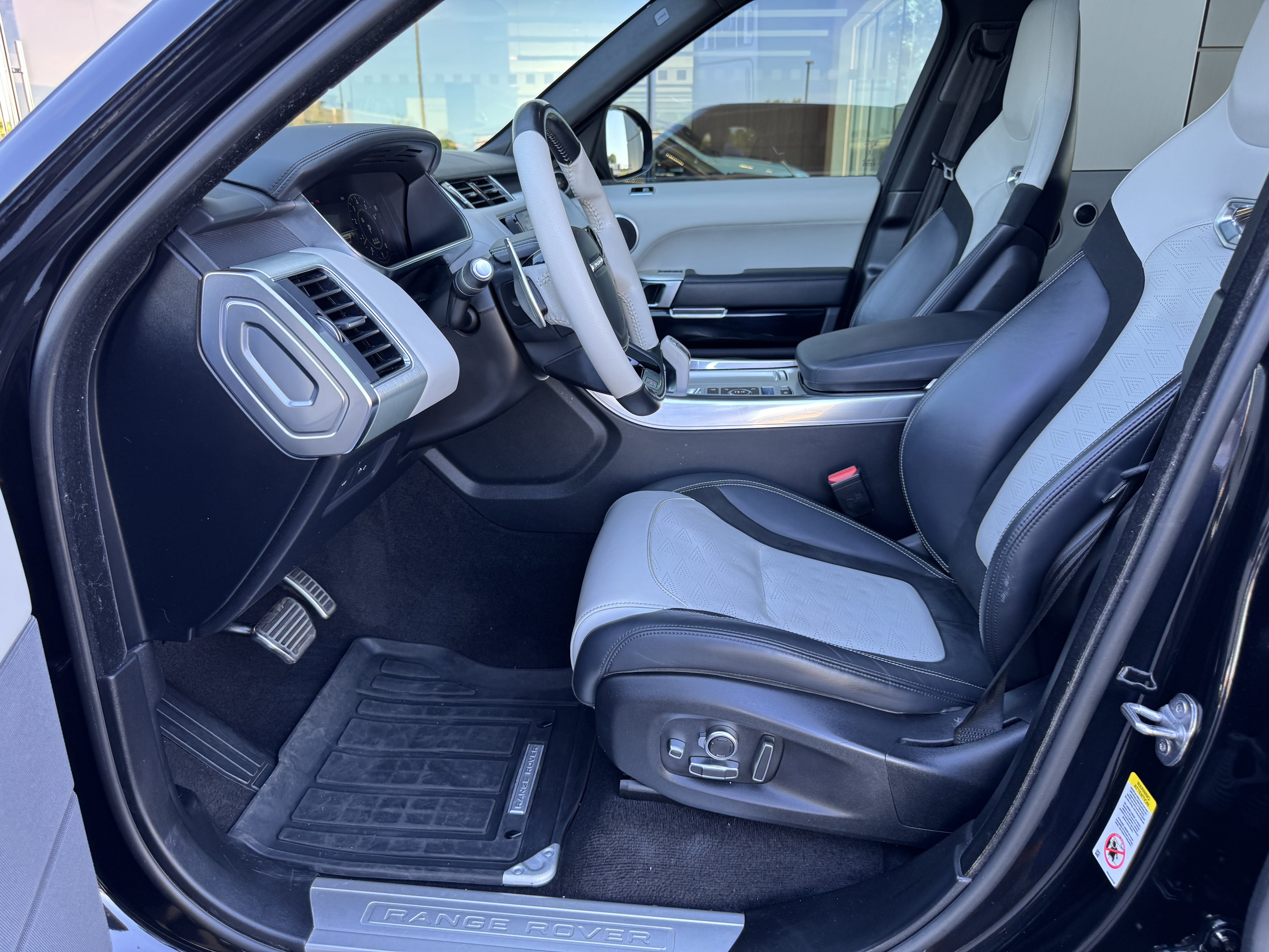 Used 2022 Land Rover Range Rover Sport SVR AWD/4WD image 14