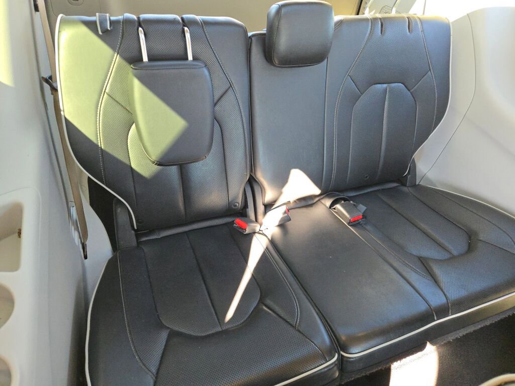 Used 2021 Chrysler Pacifica Limited w/ Uconnect Theater Family Group image 11