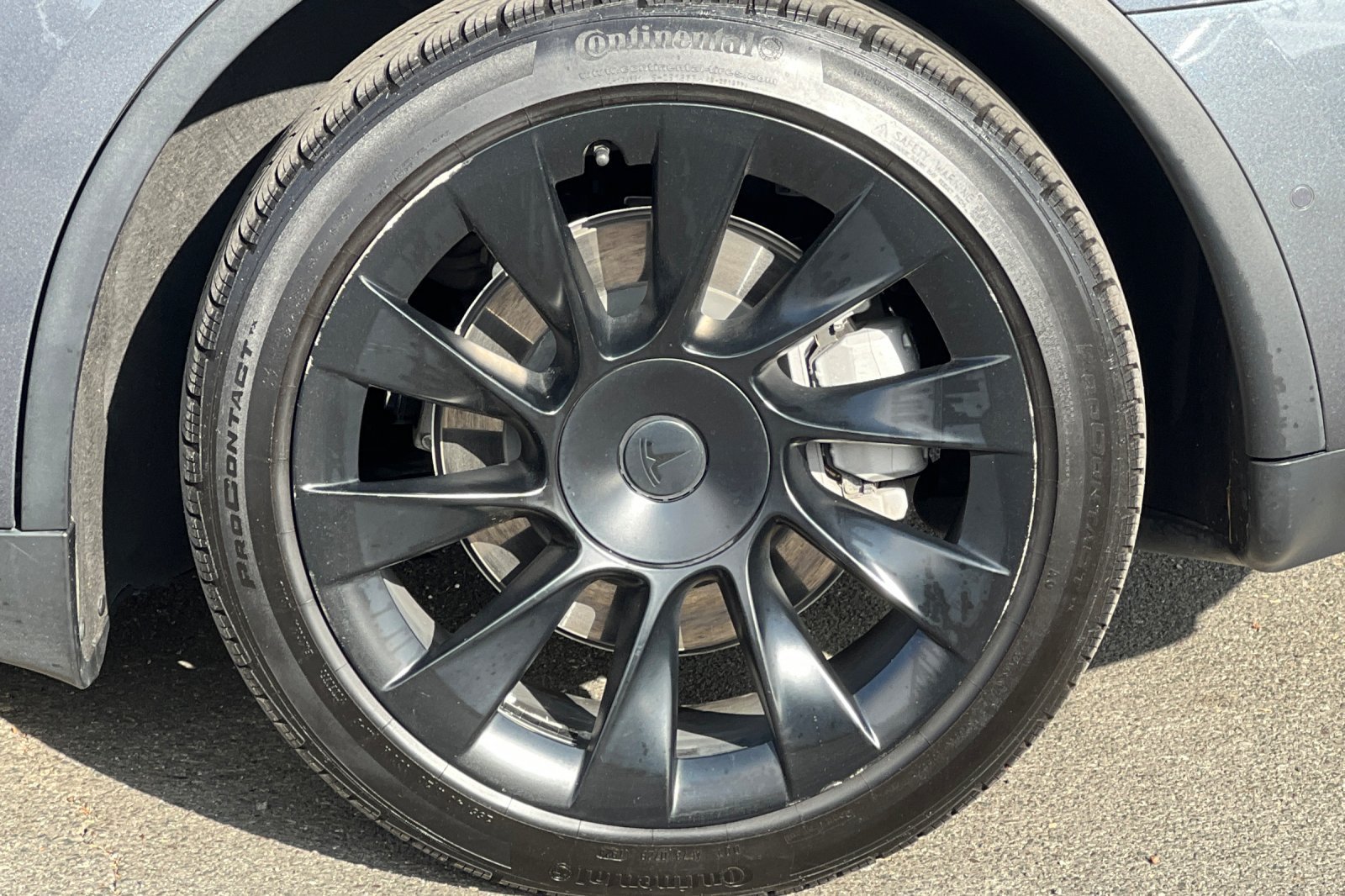 Used 2022 Tesla Model Y Long Range AWD/4WD image 32
