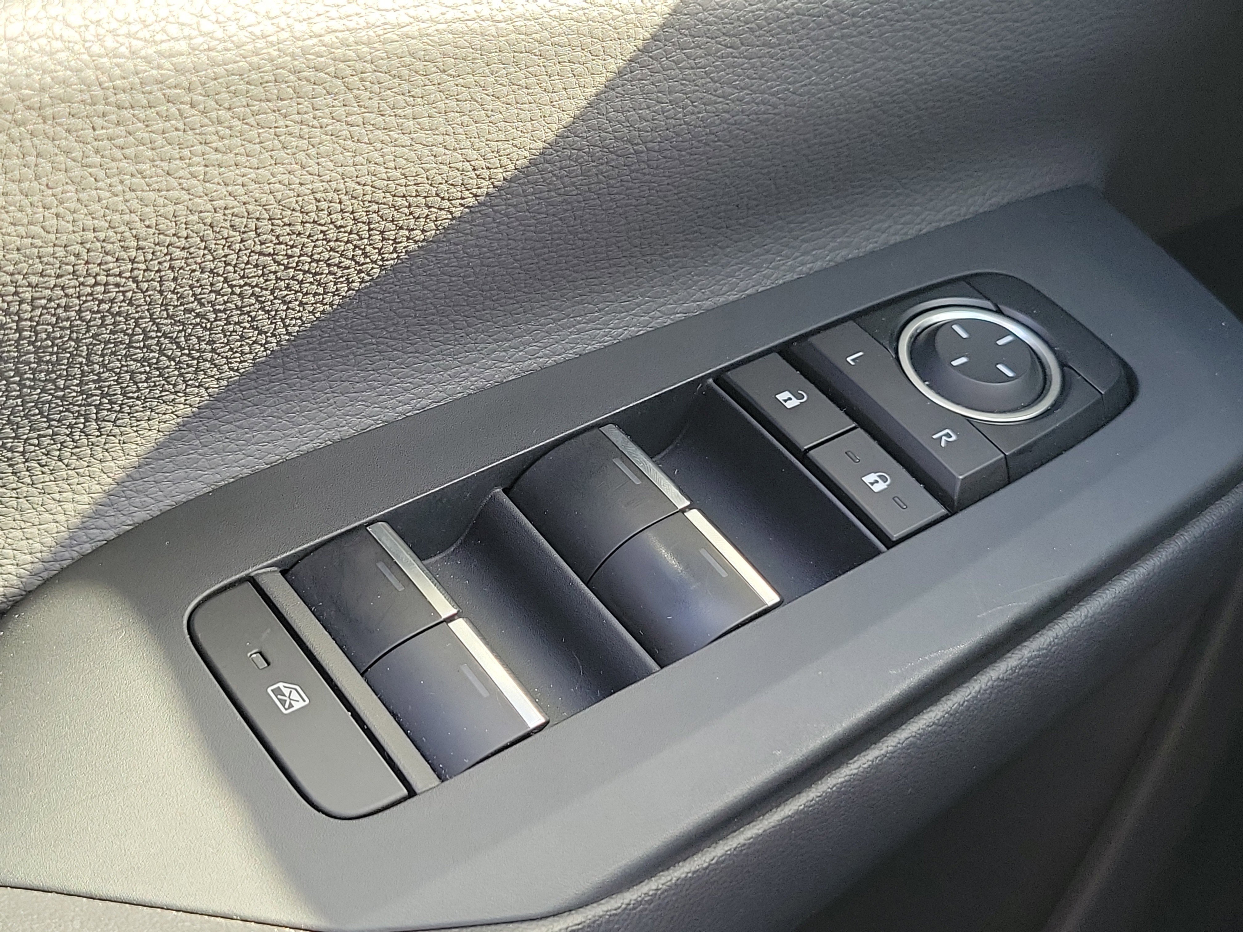 Used 2025 Toyota Prius XLE image 27