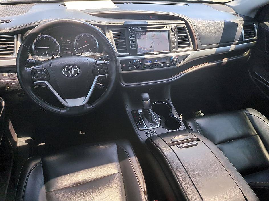 Used 2019 Toyota Highlander XLE FWD image 29