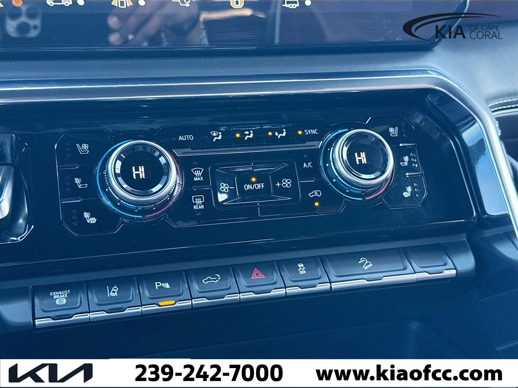 Used 2025 GMC Sierra 3500 Denali Ultimate image 32