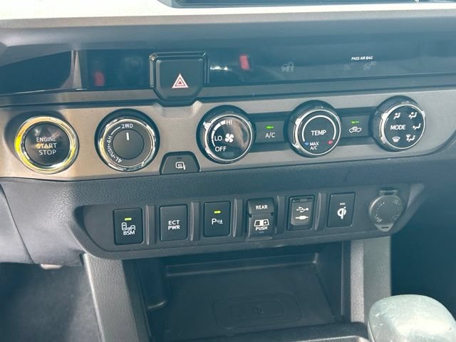 Used 2018 Toyota Tacoma TRD Off-Road w/ Technology Package AWD/4WD image 59