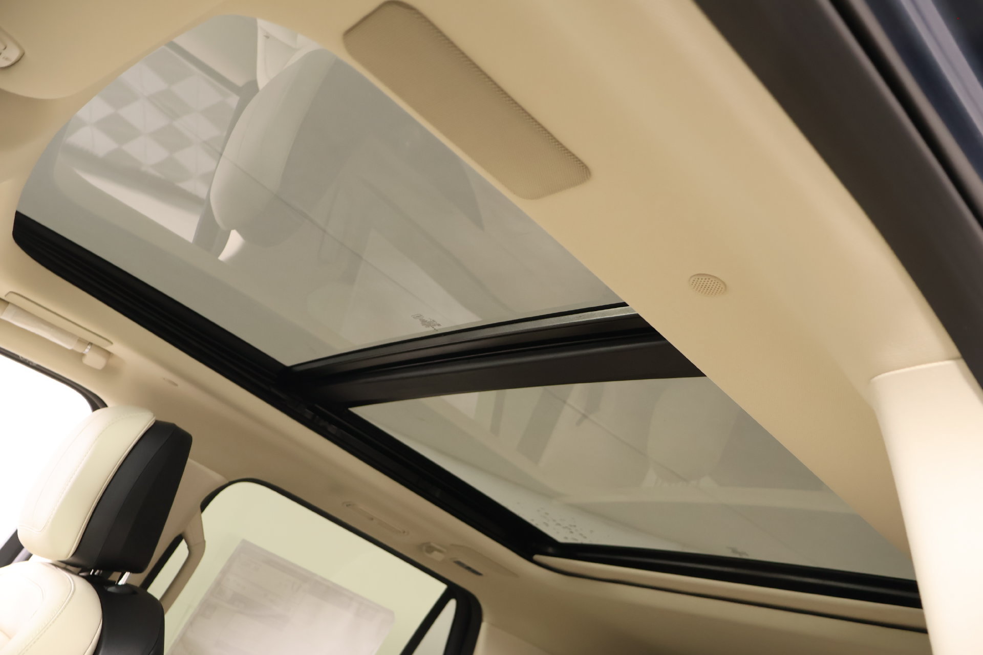 New 2027 Lincoln Navigator L Reserve AWD/4WD image 16
