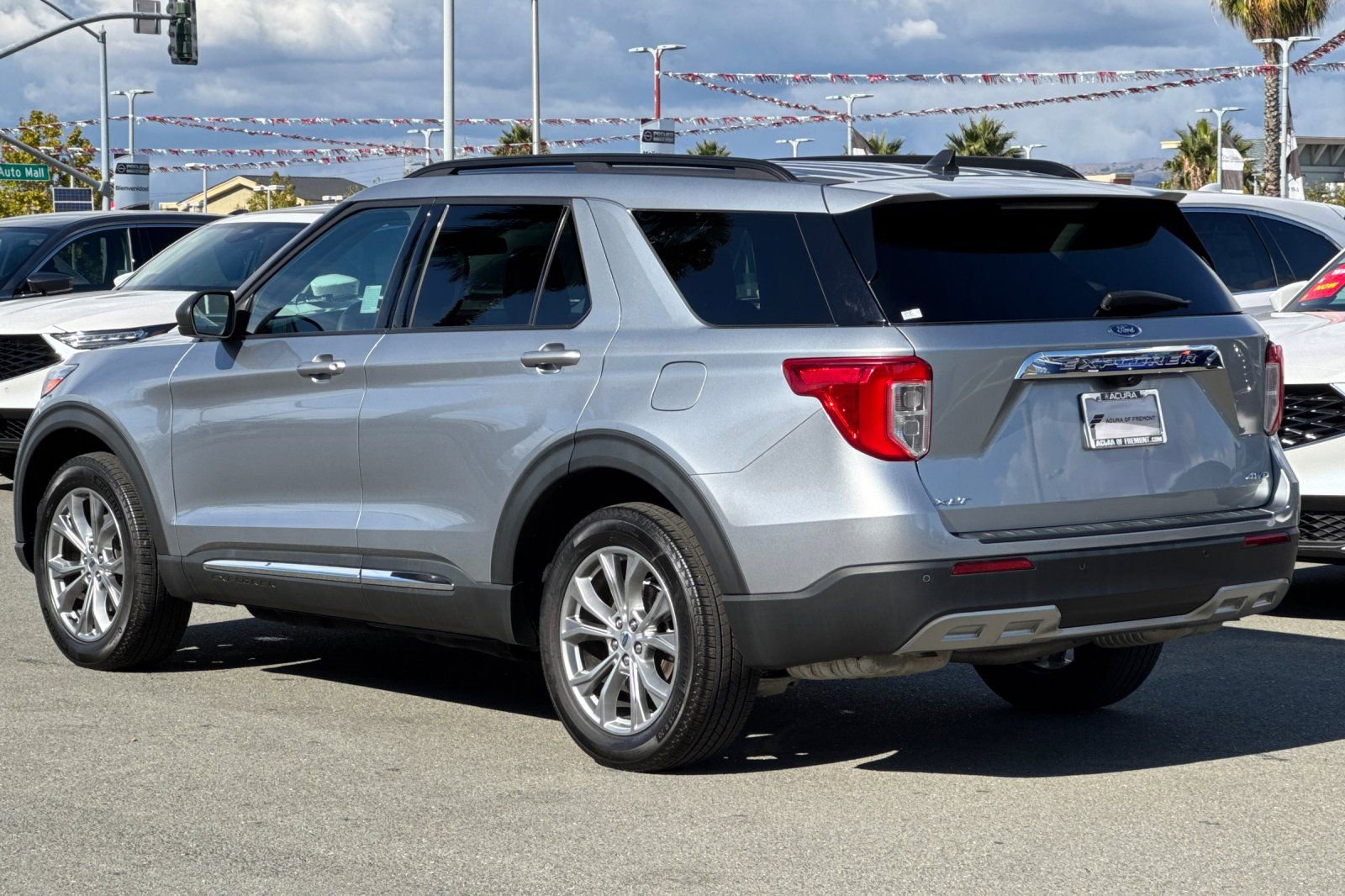 Used 2022 Ford Explorer XLT w/ Equipment Group 202A image 6