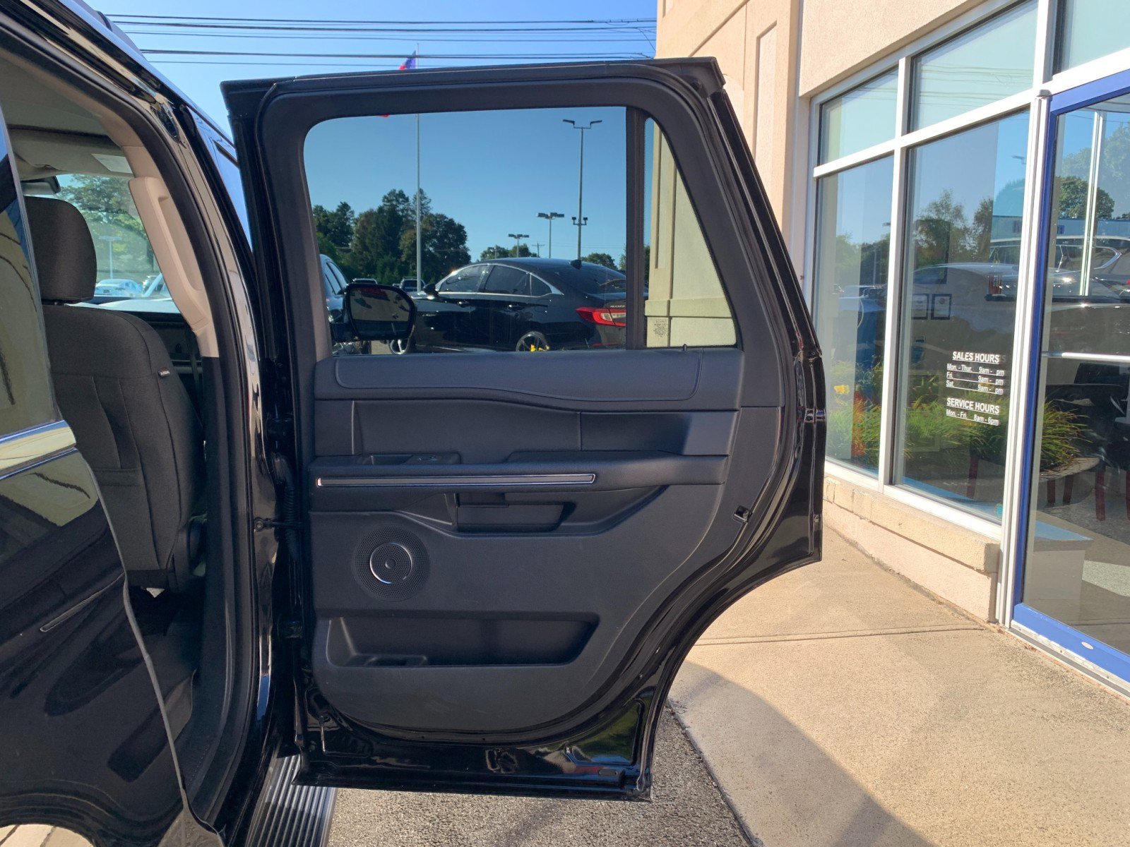 Used 2023 Ford Expedition XLT AWD/4WD image 35