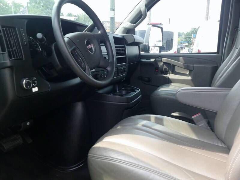 Used 2021 GMC Savana 3500 Extended w/ Power Convenience Package image 9