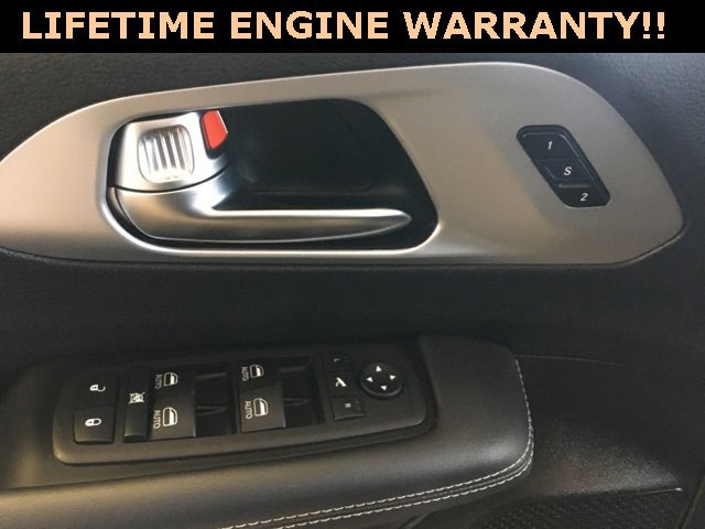 Certified 2025 Chrysler Pacifica Limited image 13