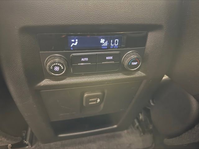 Used 2021 Chevrolet Traverse LT image 25