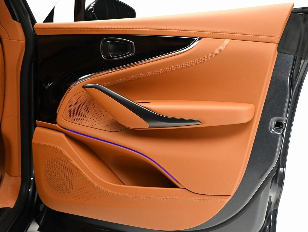 New 2026 Aston Martin DBX 707 image 19