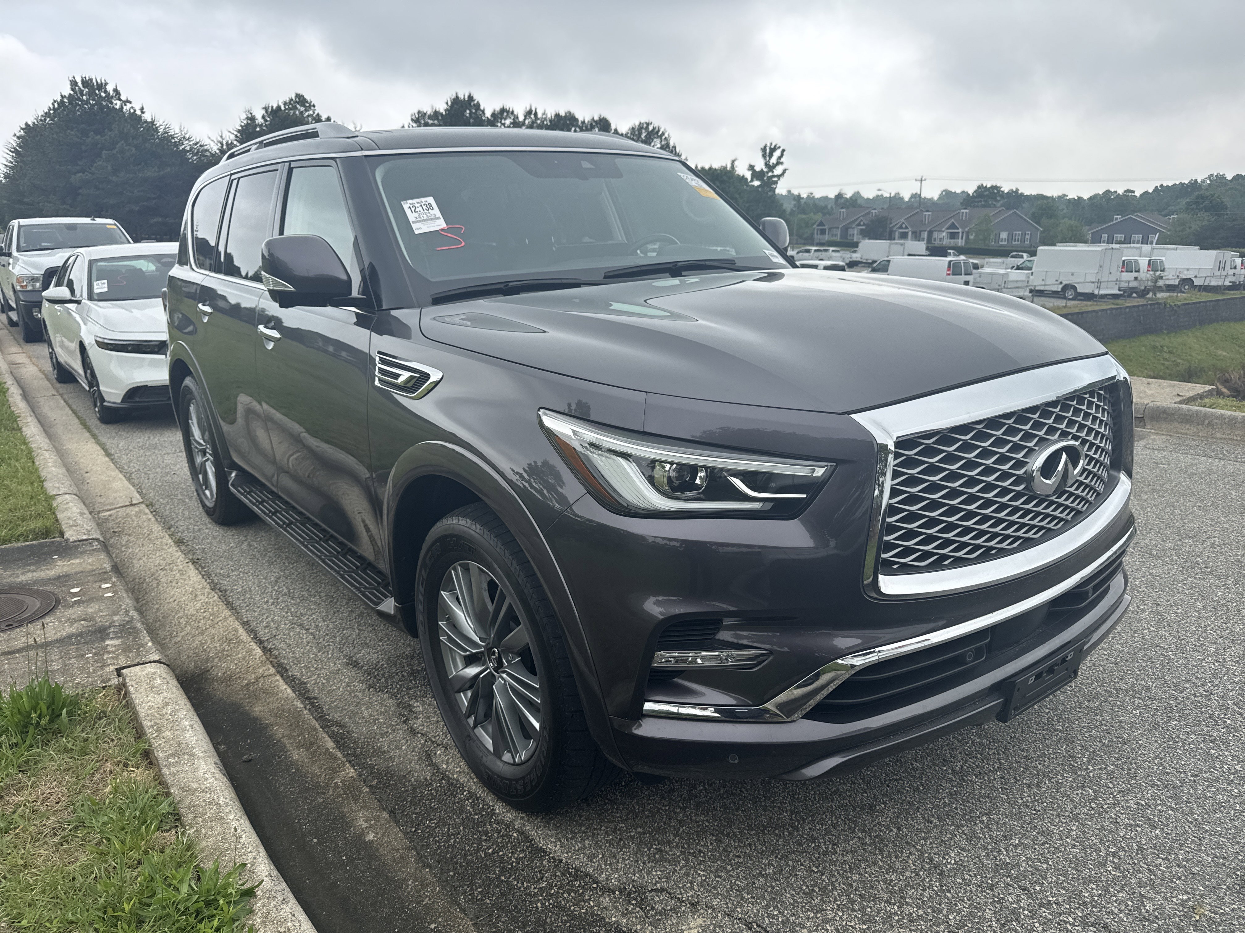 Used 2024 INFINITI QX80 Luxe RWD image 2