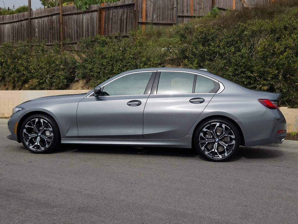 Used 2025 BMW 330i Sedan w/ Convenience Package image 28